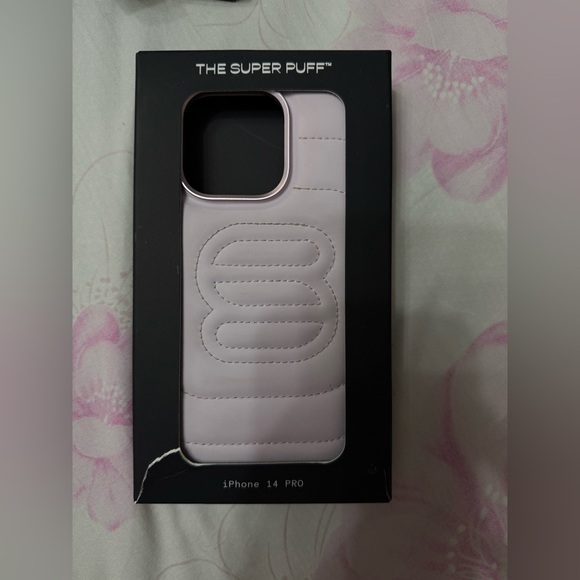 Wildflower Iphone 14 Pro Case BUNDLE (Wildflower, Aritzia Superpuff, Otterbox) - Picture 6 of 16